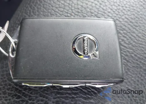 2021 Volvo S90 T6 Momentum from USA, damaged, VIN LVYA22MK2MP197958